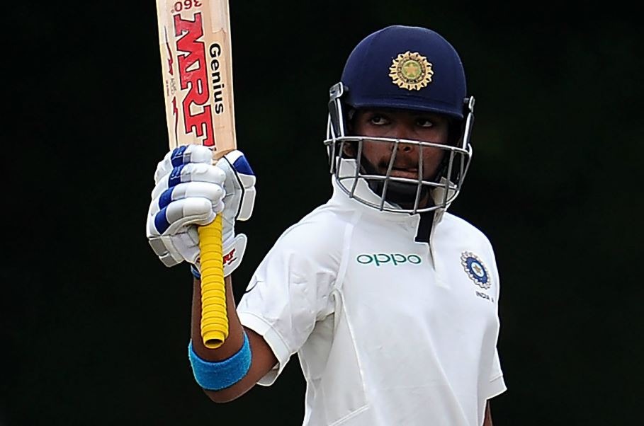 पृथ्वी डेब्यू टेस्ट में शतक लगाने वाले 15वें भारतीय बल्लेबाज़ बन गए हैं.