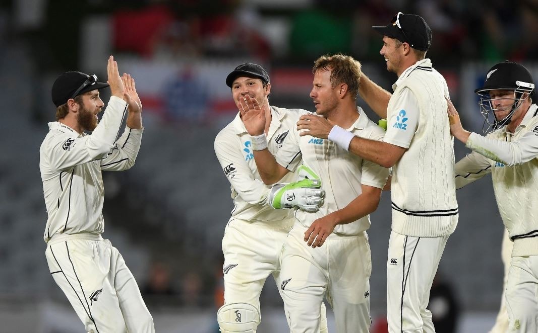 Boult removes Root off last ball to dent England, NZ need 7 wickets on final day Boult removes Root off last ball to dent England, NZ need 7 wickets on final day