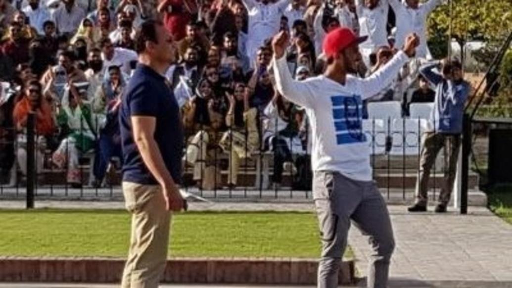 WATCH: पाकिस्तानी क्रिकेटर ने BSF के सामने वाघा बॉर्डर पर की बदतमीज़ी WATCH: पाकिस्तानी क्रिकेटर ने BSF के सामने वाघा बॉर्डर पर की बदतमीज़ी