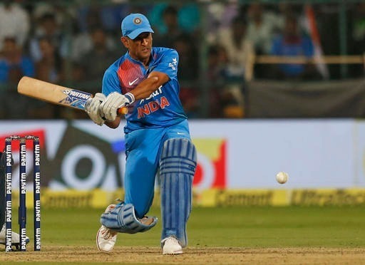 WATCH: Dhoni dances down the track to whack humongous six WATCH: Dhoni dances down the track to whack humongous six