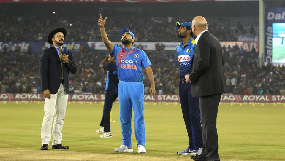 IND vs SL 3rd T20: साल के अंतिम मुकाबले में भारत ने टॉस जीता, पहले गेंदबाजी का फैसला IND vs SL 3rd T20: साल के अंतिम मुकाबले में भारत ने टॉस जीता, पहले गेंदबाजी का फैसला