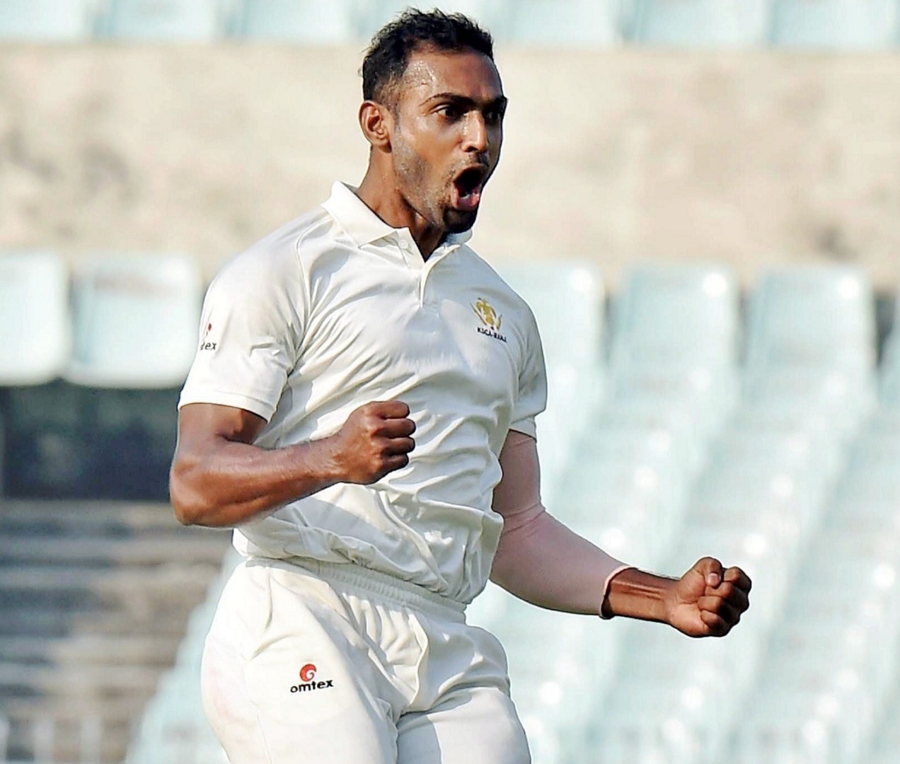 Mithun's five-for bowls out Vidarbha for 185 in 13-wicket day Mithun's five-for bowls out Vidarbha for 185 in 13-wicket day