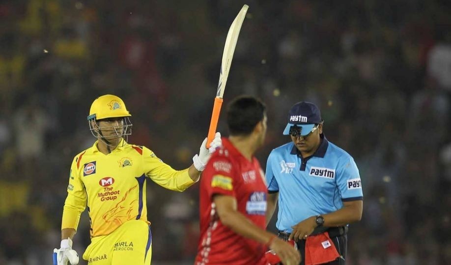 KXIP vs CSK: बेकार गई कप्तान धोनी की पारी, सीजन-11 में सीएसके को मिली पहली हार KXIP vs CSK: बेकार गई कप्तान धोनी की पारी, सीजन-11 में सीएसके को मिली पहली हार