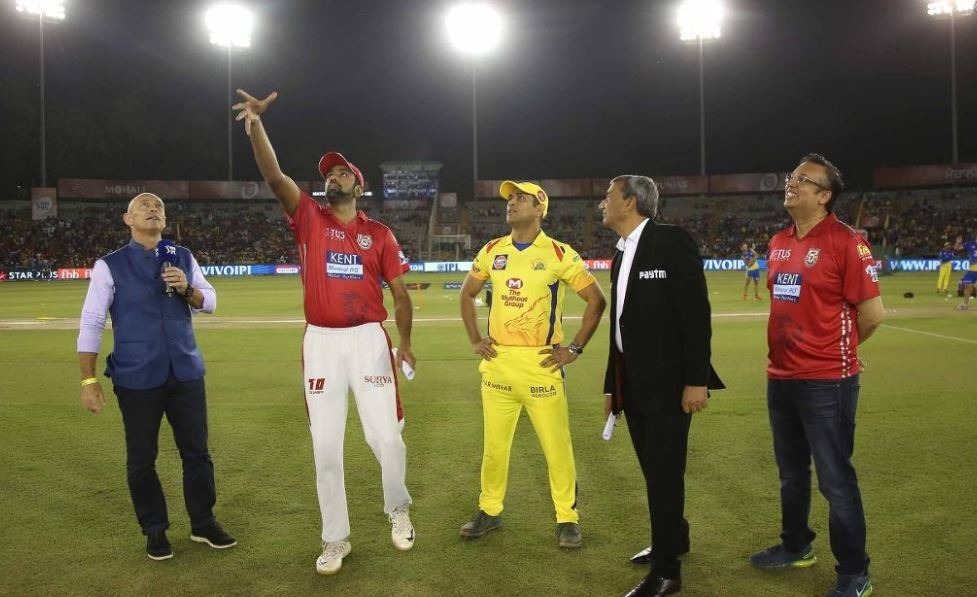 KXIP vs CSK: कप्तान धोनी ने टॉस जीतकर किंग्स इलेवन पंजाब को दिया पहले बल्लेबाजी का न्योता KXIP vs CSK: कप्तान धोनी ने टॉस जीतकर किंग्स इलेवन पंजाब को दिया पहले बल्लेबाजी का न्योता